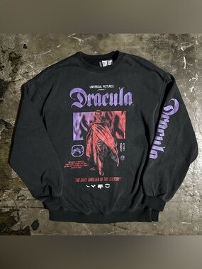 XS Monsters Universal Pictures Dracula Sweatshirt